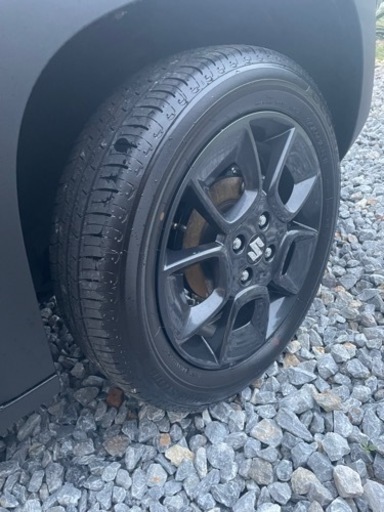 スズキクロスビー新納品車の純正タイヤとホイール4セット