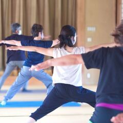 越谷能楽堂で心と体にやさしいヨガ（ヨガサークルこしがや）の画像