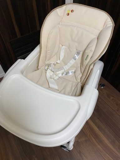 Combi 電動リクライニングベビーチェアー