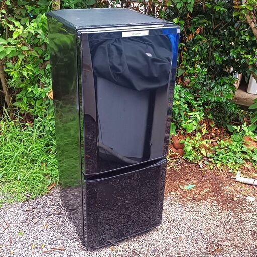 ★キッチンがカッコよく引き締まる！お届け可！★ 三菱 146L 冷凍冷蔵庫 MR-P15T