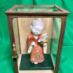 【差し上げます】博多人形　宝船　陶器　ガラスケースの画像