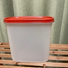 タッパー　蓋赤色