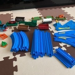 【受け渡し決定】プラレールセット　トーマスとにぎやかな貨車セットの画像