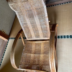 藤？椅子。古過ぎな品物ですが75キロの私も座れますの画像