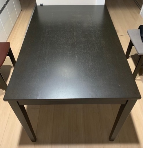 ダイニングテーブルと椅子4脚