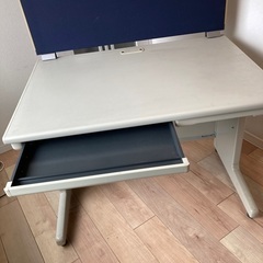 オフィス・デスク、チェア付きの画像