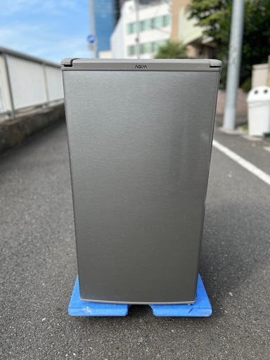 ￥7700(税込) AQUA ノンフロン直令式冷蔵庫　2020年製 75L (7−03)