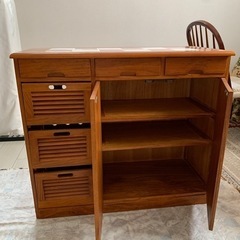 木製キッチンキャビネット（キャスター付き）