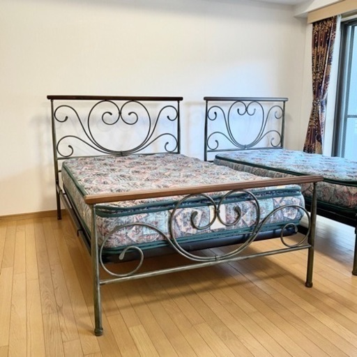 セミダブル　TANCREDI ＋ RESTONIC　ベッドフレーム＋マットレス　※引取限定