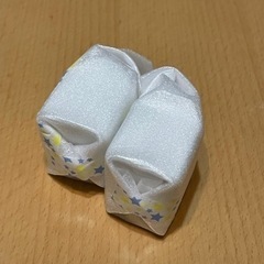 新品未使用と一回塩入れた 家型調味料ケースの画像