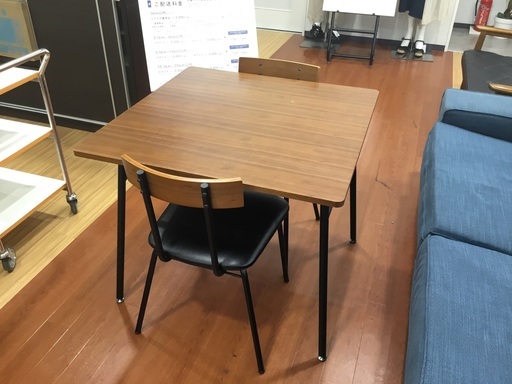 B20　カリモク　コロニアルシリーズ　キャスター付きチェア＆ダイニング３点セット COLONIAL（カリモク家具） カリモク コロニアル ダイニング