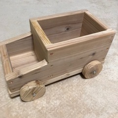 宅配可能乗れる走れる本格手作りトラックおもちゃ箱セット　国産杉で作っています　定価2800円の画像