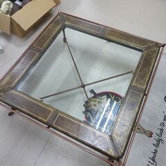 イタリア輸入家具らしいです ガラステーブル レザー アイアン 正方形 97㎝×97㎝ オシャレなショップにおすすめ│江別市のリサイクルショップドロップの画像