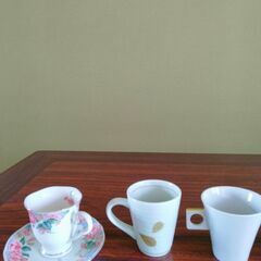様々なカップ　７個の画像
