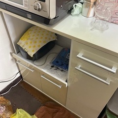 食器棚　無償　　２２日まで　引き取り者決定