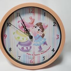ペコちゃんの壁掛け時計　スィーツ柄