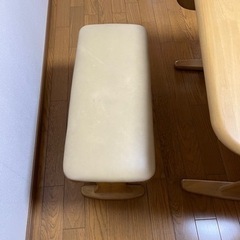 ダイニングテーブルの画像