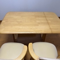 ダイニングテーブルの画像