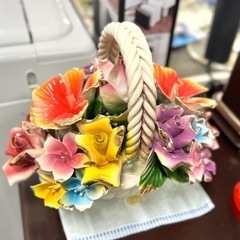 陶器でできたブーケの置物