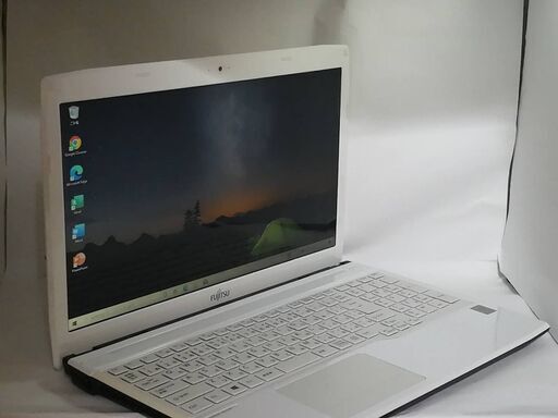 富士通　AH42/M　美品白　かっこいい　SSD カメラ　Win10　Office