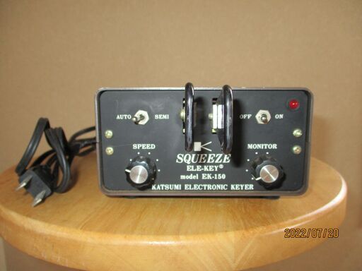 アマチュア無線用機器（電鍵２種、SWR計、BALUN、白黒TV）