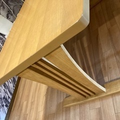 ダイニングテーブルの画像