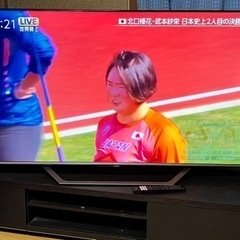 ［受渡決定済］液晶テレビ(テレビ台付)55V型 /4K対応 /BS・CS 4Kチューナー内蔵 /YouTube、ネトフリ等対応 受渡決定済］液晶テレビ(テレビ台付)55V型 /4K対応 /BS・CS 4K