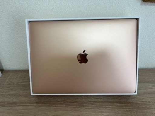 【ほぼ新品】Apple MacBook Air 13インチ ディスプレイ2020年