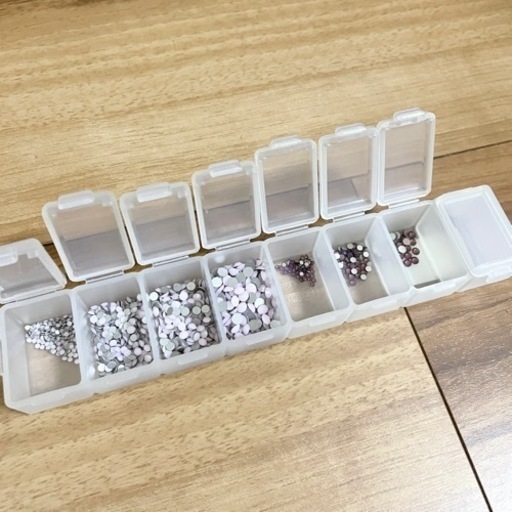スワロフスキー　ネイルアートパーツ　大量にお譲りします。