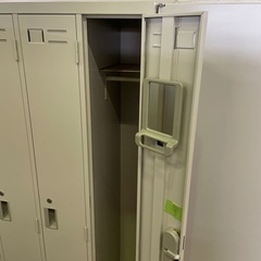 JG-39 【オフィス家具専門店】コクヨの4人用ロッカーです！ R4.7/21時点で在庫数2点あり