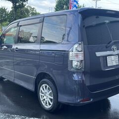 全国自社ローン！！全国納車始めました！！ヴォクシー特別価格コミコミ49万円！　4WD　ETC　片側PWスライドドア　3列シート　ナビ　TV　Bカメラ　Rエアコン　Rヒーター　の画像