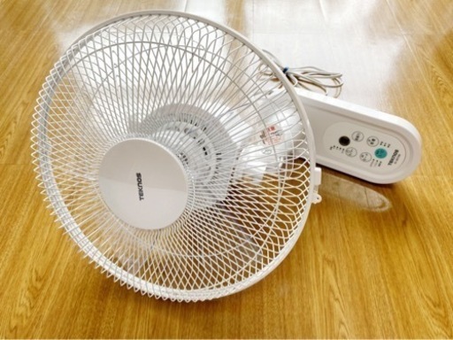 決まりました　リモコン付き！壁掛け首振り扇風機
