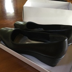 催事用の黒のパンプスの画像
