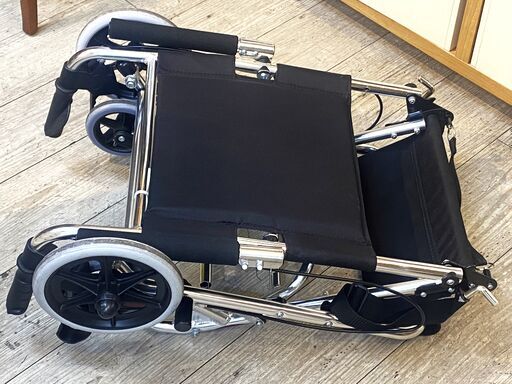 カドクラ 折りたたみ車いす 介助式 軽量 コンパクト 腰ベルト付 ブラック 黒★買取帝国 志木店