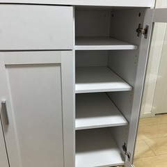【値下げ交渉可】食器棚　キャスター付(7/31引取まで)の画像