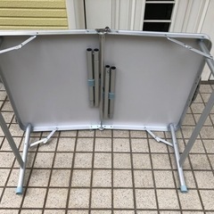 アウトドアテーブルの画像