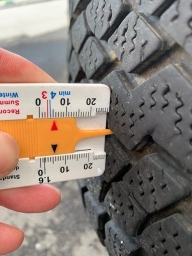 225/80R15 105Q  アルミホイール　ヨコハマタイヤ　4本セット  4本とも5ミリ前後　ヨコハマタイヤ