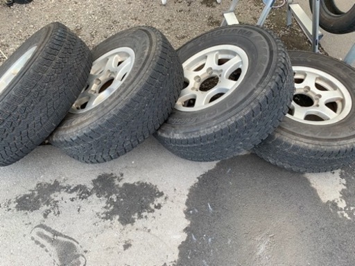 225/80R15 105Q  アルミホイール　ヨコハマタイヤ　4本セット  4本とも5ミリ前後　ヨコハマタイヤ