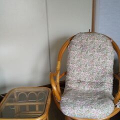 ラタンのチェアです。