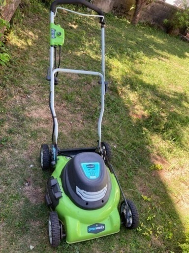 電動芝刈り機　2年前に新品にて購入　アメリカ製