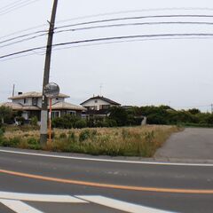 【館林土地】貸地・駐車場としても契約可◎　館林－千代田線　バス停目の前 都市計画：市街化調整区域　用途地域：無指定 　　親切丁寧にご対応させていただきます。図面や資料と現況が異なる時は現況を優先します。 − 群馬県