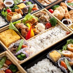 お弁当の配送（軽自動車）の画像