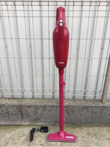 動作品 マキタ 充電式クリーナー CL105D 赤色 紙パック式 コードレス 掃除機