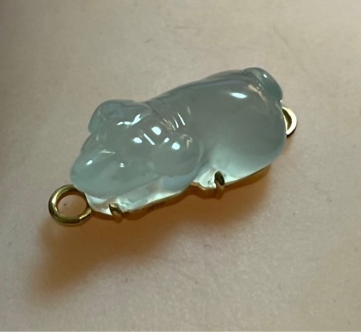 本翡翠　ペンダント ワンちゃん 犬 ミャンマー産　天然翡翠 氷ヒスイ 戌年　干支　誕生日プレゼント 18kゴールド　鑑別書付属 2022072205