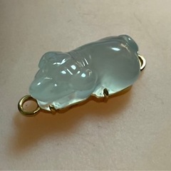 本翡翠　ペンダント ワンちゃん 犬 ミャンマー産　天然翡翠 氷ヒ...