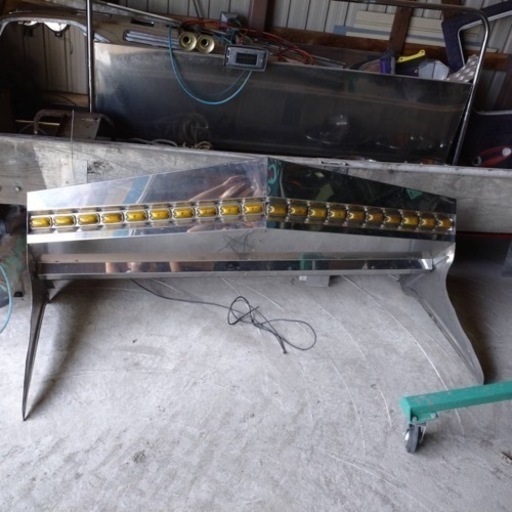 トラック2t車用バイザー　キャンターなど