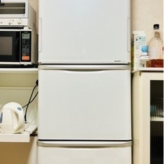 お譲り先決定【8/26.27引き取れる方限定】シャープ3ドア冷蔵庫350Lの画像