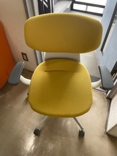 コクヨデスクチェア オフィスチェア バーチカルタイプ 黄色