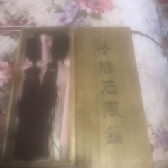 美人掛け軸、十勝石風鎮、小さな香炉のセットの画像