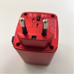 海外旅行電源変換アダプタ　赤　ケース付き
